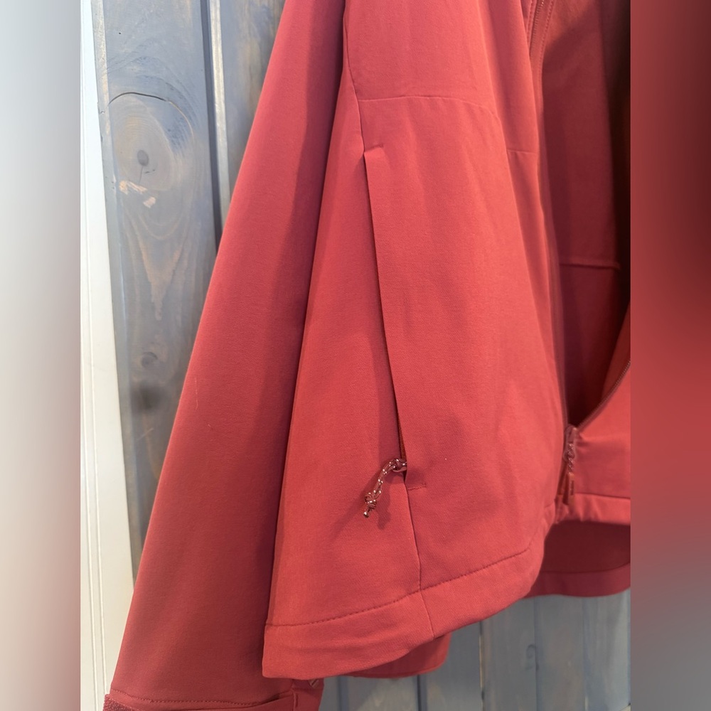 Red soft shell Jacket - Picture 8 of 9
